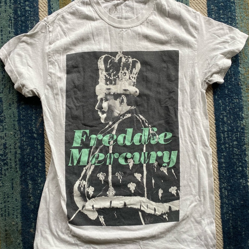 Freddie Mercury T-shirt Size Small